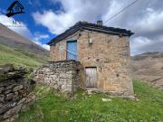 CONJUNTO DE TRES CABAÑAS PASIEGAS CON FINCAS PRIVADAS EN...