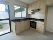 Conocoto casa de arriendo moderna dos plantas en...