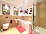 Constitution Hill, Woking GU22, 2 bedroom flat to rent...