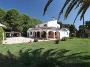 Construida en dos plantas con orientación suroeste, la...