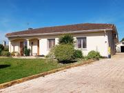 CONTEMPORAINE DE PLAIN PIED DE QUATRE CHAMBRES AVEC PISCINE