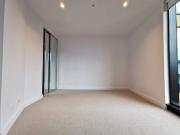 Contemporary 1 Bedroom Living High Above Docklands