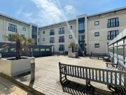 Contemporary 3 Bed 2 Bath Flat in the Mailbox