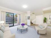 Contemporary 3 Bedroom Townhouse With Parkside Position