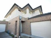 Contemporary 6 Bedrooms with 4 bathrooms Townhouse