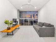 Contemporary Apartment with City Views in The Plaza,...