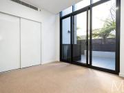 CONTEMPORARY APARTMENT WITH PRIVATE COURTYARD IN...