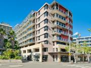 Contemporary city unfurnished aprtment in King Street Wharf