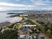 CONTEMPORARY COASTAL LIVING WITH SOLAR EFFICIENCY