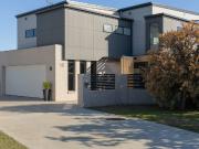 CONTEMPORARY COASTAL LIVING WITH SOLAR EFFICIENCY