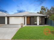 Contemporary Comfort & Effortless Living in Blakeview!