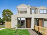 Contemporary Comfort in Convenient Pocket Position