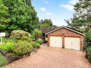 Contemporary comfort, two living zones, parkside privacy