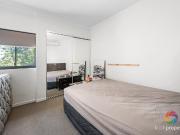 Contemporary complex central to cbd