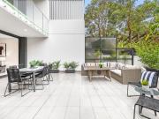 Contemporary courtyard living in a boutique building