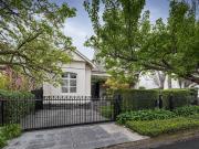 A Landmark Victorian Reinvented by B.E. Architecture