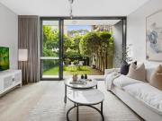 Contemporary garden apartment with exceptional convenience