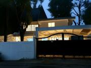 Contemporary House with Direct Access to the Mall 20...