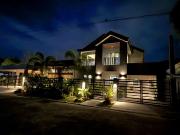 Contemporary House With Tropical Garden Landscape