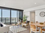 CONTEMPORARY INNER CITY LIVING WITH BRILLIANT VIEWS!