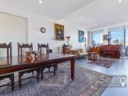 Contemporary Inner City Retreat Minutes to Transport