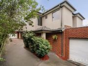Contemporary lifestyle, footsteps to Templestowe Village...
