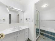 Contemporary Luxury in a Prime Cul De Sac Location