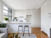 Contemporary NE facing apartment w/ rooftop views