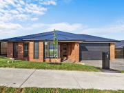 Contemporary New Build on Large Allotment 800m2 approx