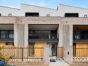 CONTEMPORARY TOWNHOUSE LIVING MOMENTS TO THE PARADE...