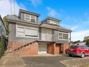 Convenient apartment opposite North Light Rail