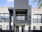 Convenient, Central and Low Maintenance Living!