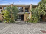 Convenient Coastal Living Walk to Shops & Beach.