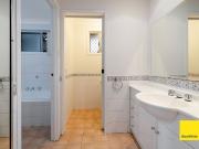 Convenient house in a cosy street near amenities