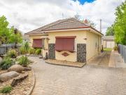 Convenient Lifestyle Near Schools & Shops Convenient Lifestyle Near Schools & Shops