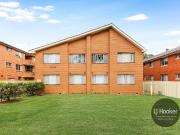 Convenient location Walk to Station