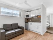 CONVENIENT ROCKLEA STUDIO