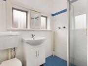 Conveniently located 2 bedroom unit is great location....