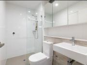 Conveniently located contemporary apartment