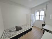 Convidativo quarto individual em residência estudantil... Convidativo quarto individual em residência estudantil...