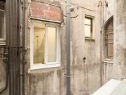 Cool double bedroom with balcony near Urquinaona metro...