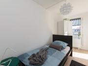 Cool single bedroom in a 4 bedroom apartment near S+U...
