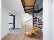 Cool single ensuite bedroom with balcony near the Campus...