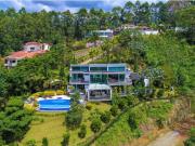 VENTA DE HERMOSA CASA EN LAS PALMAS CON PISCINA. OPORTUNIDAD