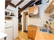 Coqueto estudio abuhardillado con muebles y equipado...