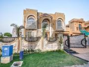 Corner 1 Kanal Most Luxury Fully Furnished Villa for...