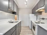 Corner 2 bd/1bath apartment, Heating & Hot Water Included!