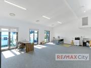 CORNER FREEHOLD OPPORTUNITY