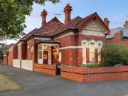 Corner Frontage, Free Standing, Beachside Brilliance