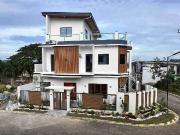 Corner House and Lot for Sale in Kingsville Hills...